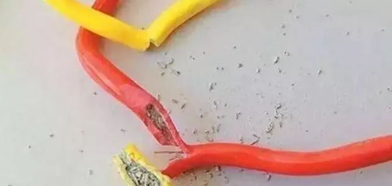 電工必備技能，如何辨別真假電線的圖2