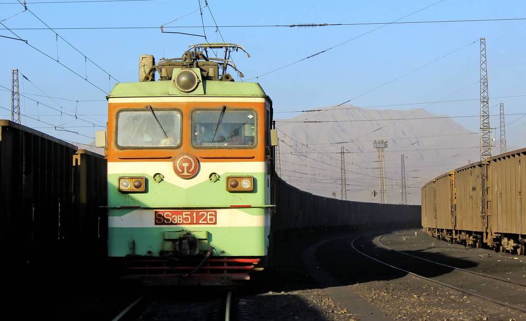 本期文章给大家分享到的这款模型是百万城出品的韶山3型电力机车(ss3)