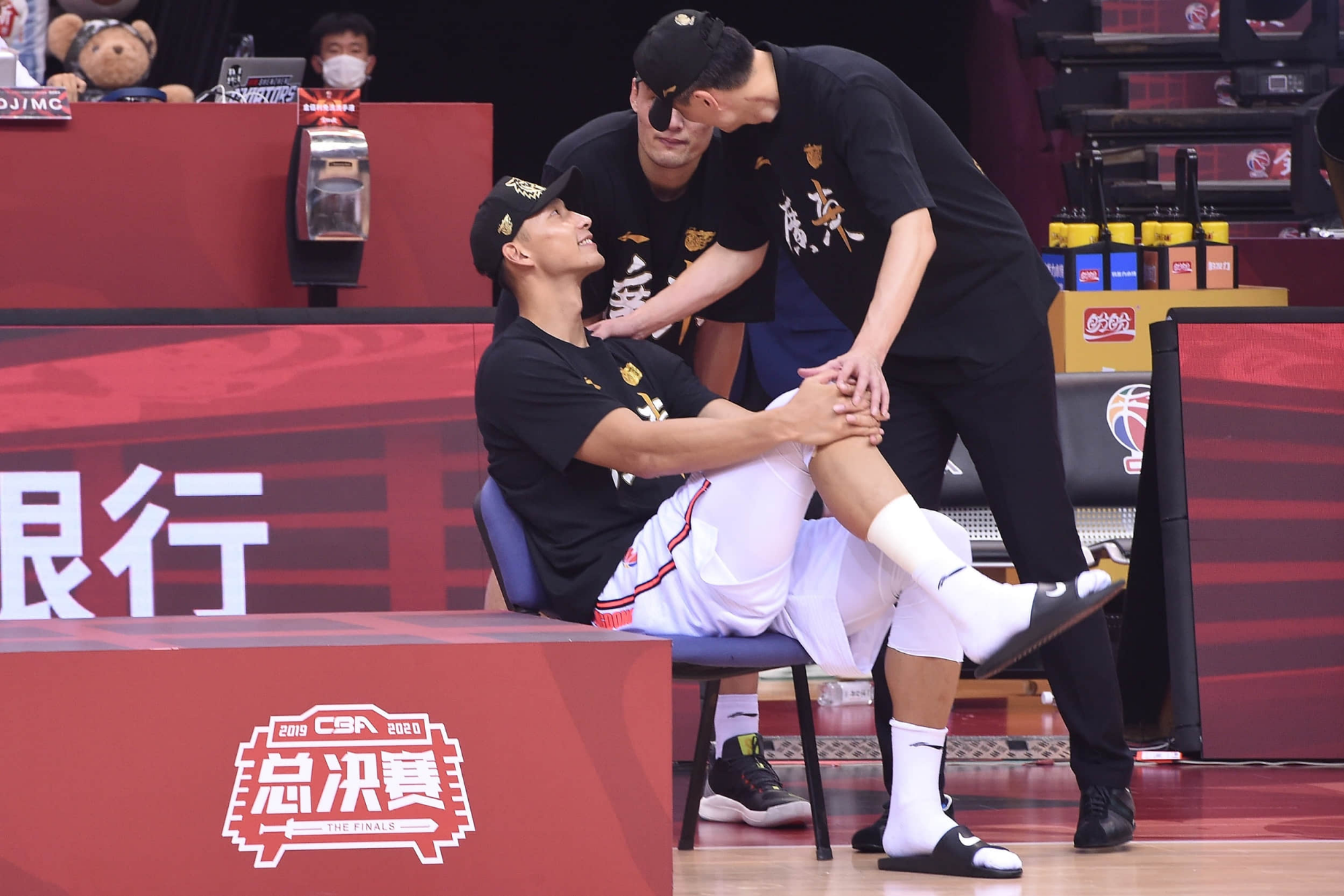 杜锋：易建联已经可以投篮和运球 本赛季能否回归待观察