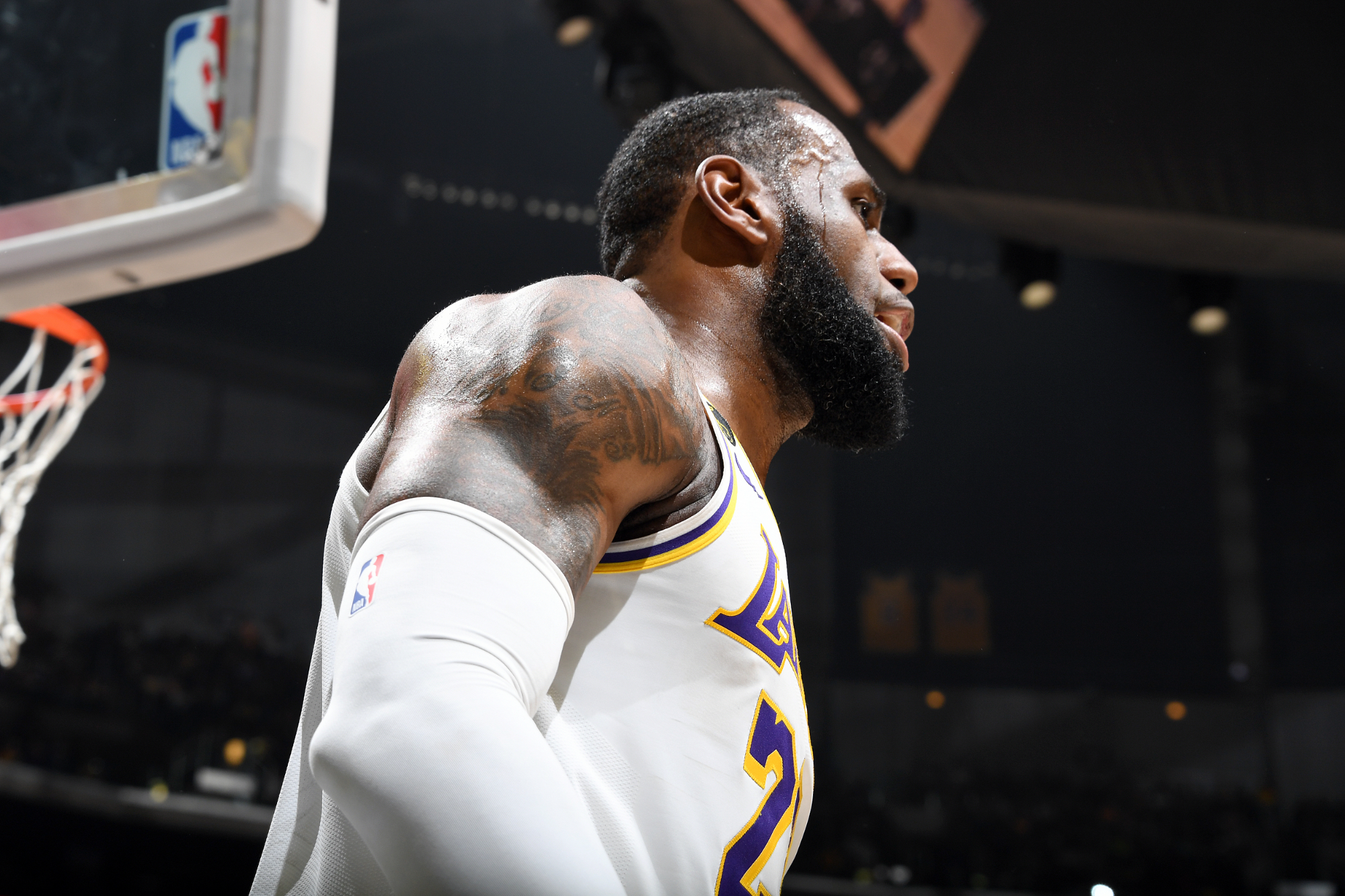 NBA揭幕战湖人VS快船前瞻：新仇旧恨，一触即发