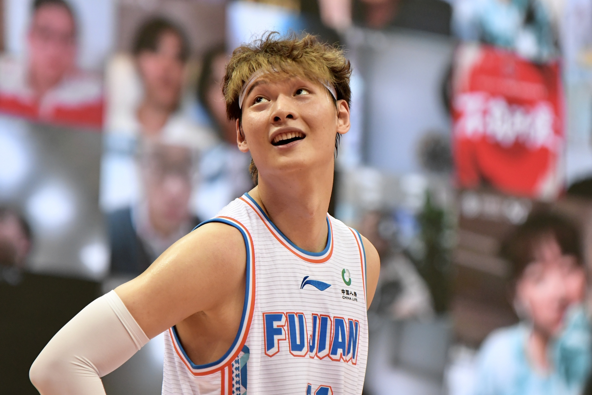 CBA战报：王哲林空砍32分18篮板，山西战胜福建