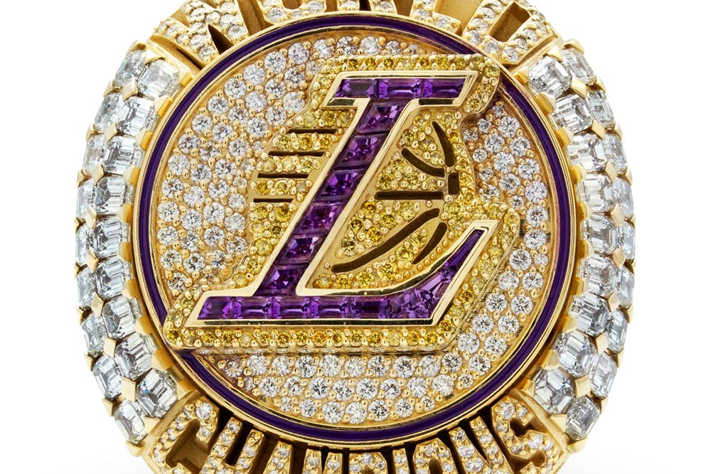 湖人冠军戒指：嵌804颗钻合计16.45克拉