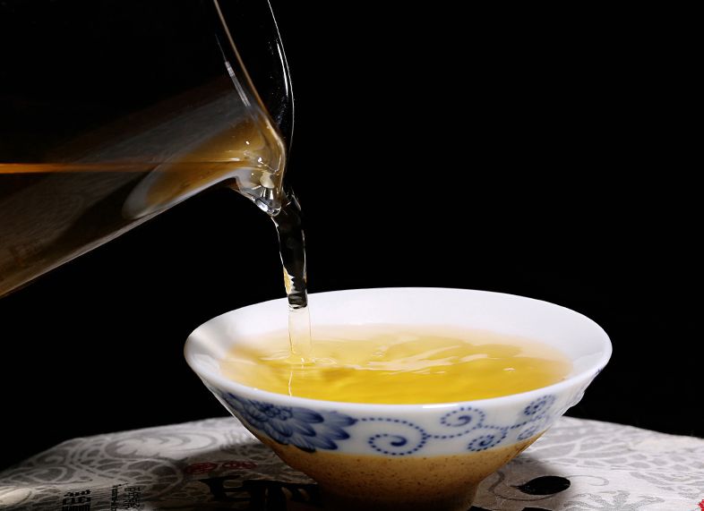 人生如茶，轻轻缀饮，浮浮沉沉