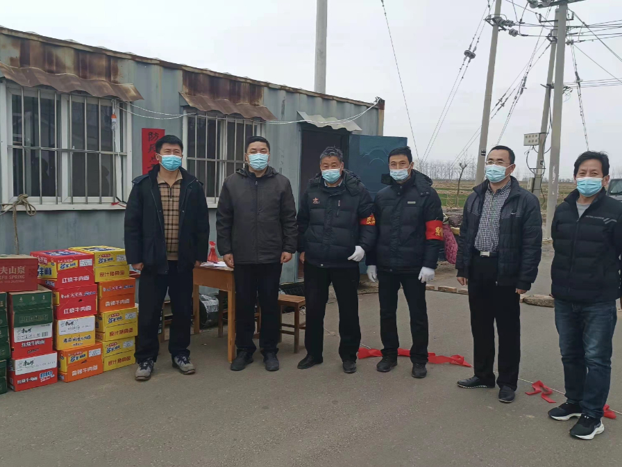 山东调水寿光管理站驻营里镇新庄子村第一书记韩之刚为村里协调防疫