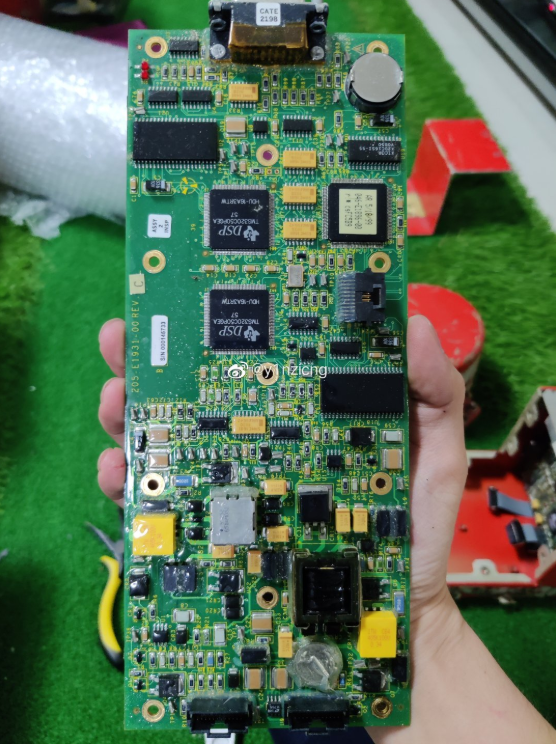 拆解神秘的飞机黑匣子，看看里面的PCB和元器件都长什么样?的图12