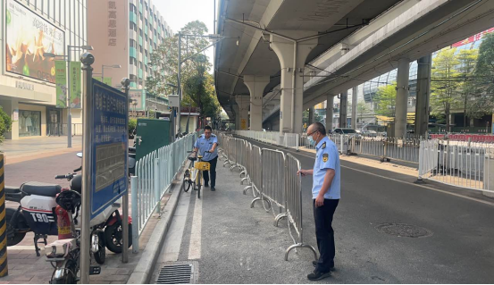 及时清理乱停乱放车辆
