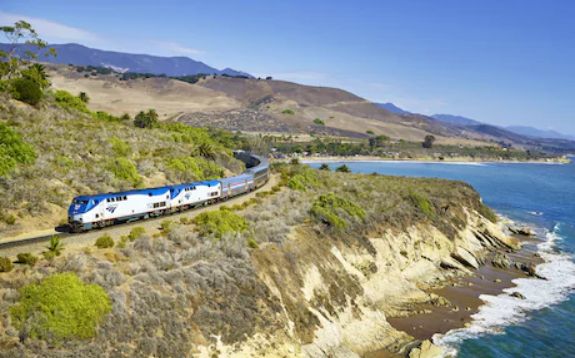 一个人从洛杉矶到西雅图 坐35小时沿海火车体验