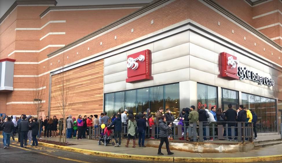 西雅图的85°c店铺位于tukwila的 westfield southcenter mall购物