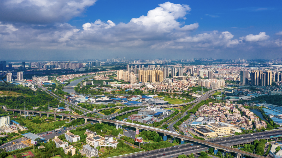 说真，这个佛山新城核心滨江豪宅，比千灯湖、三山新城都香