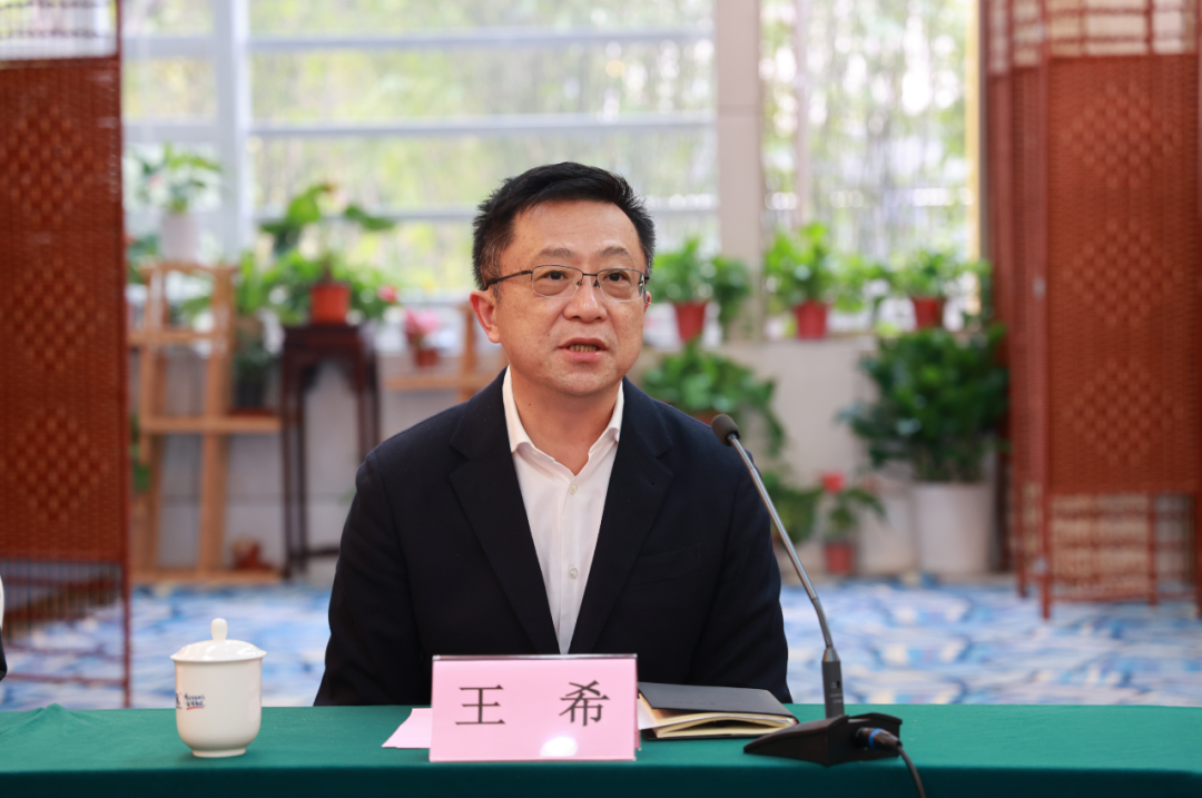 市国资委党委书记王希主持会议市商旅运河集团党委书记