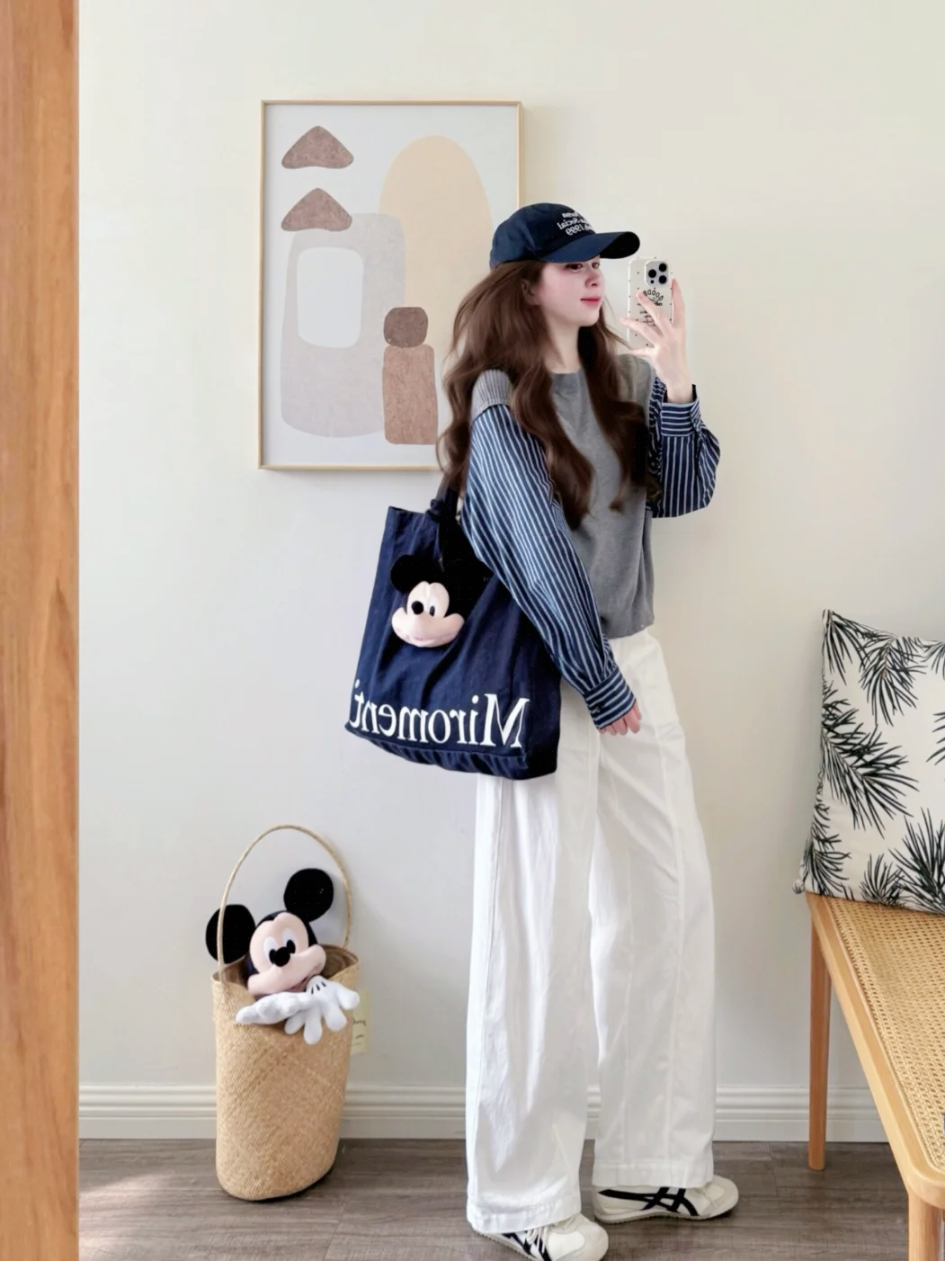 休閑出街這么穿 條紋拼接衛(wèi)衣搭白褲 元氣又顯隨性