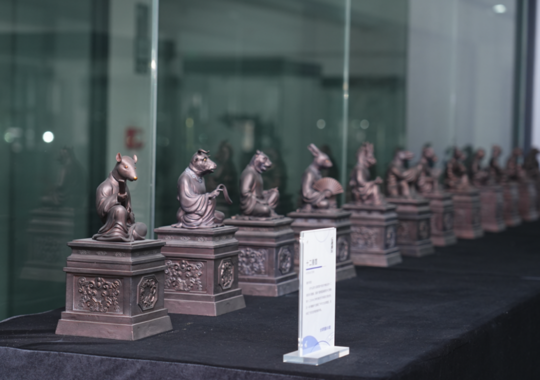 协会为副会长单位-武汉乐潮控股有限公司授牌