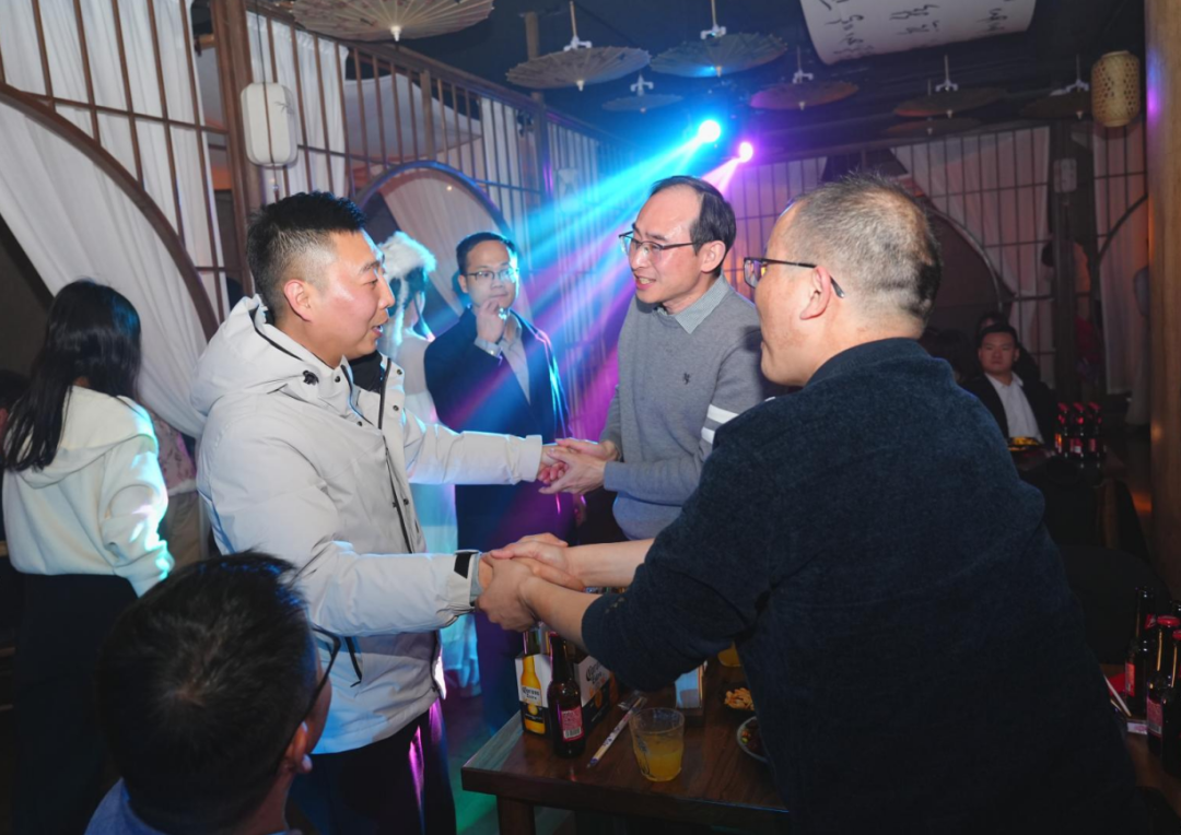 以欢笑融情，以共舞聚力 | 直击黄鹤之星独一无二的年终盛典