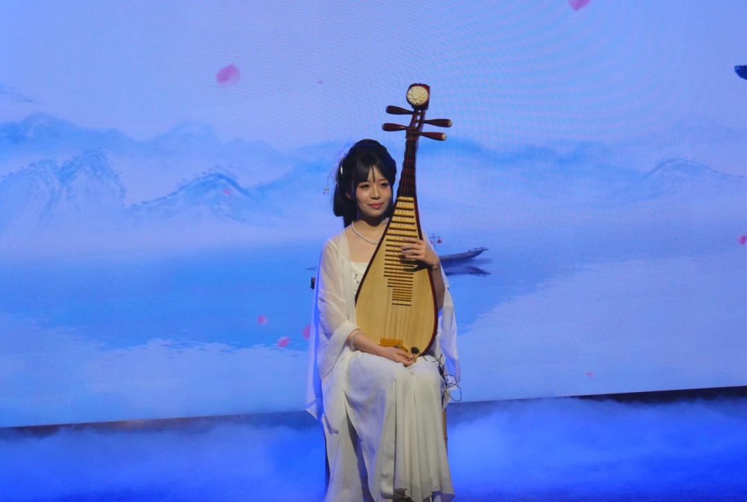 以欢笑融情，以共舞聚力 | 直击黄鹤之星独一无二的年终盛典