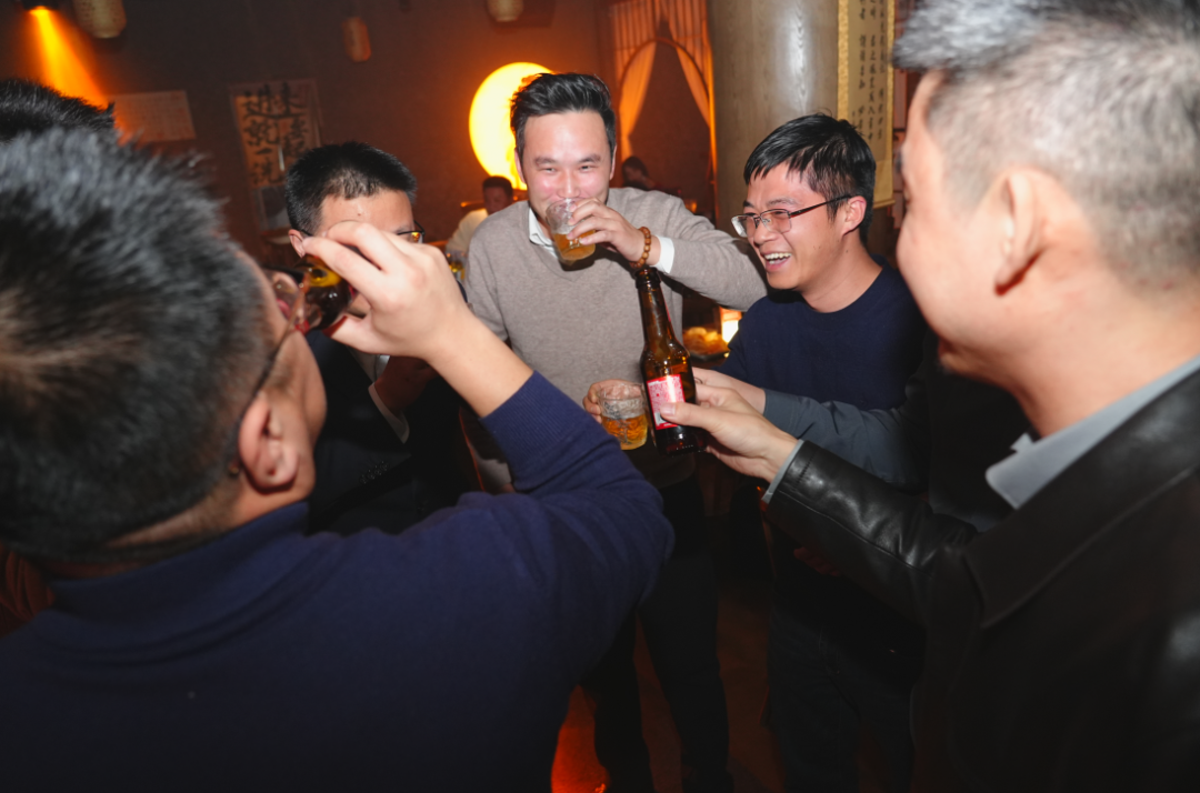 以欢笑融情，以共舞聚力 | 直击黄鹤之星独一无二的年终盛典