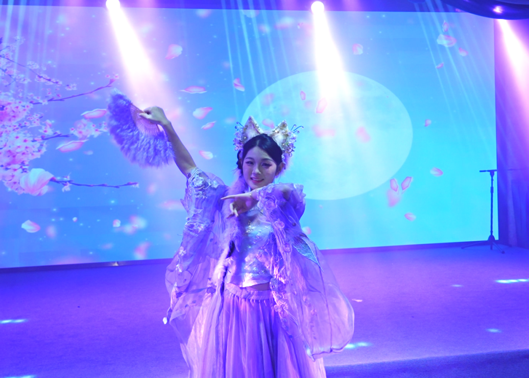 以欢笑融情，以共舞聚力 | 直击黄鹤之星独一无二的年终盛典