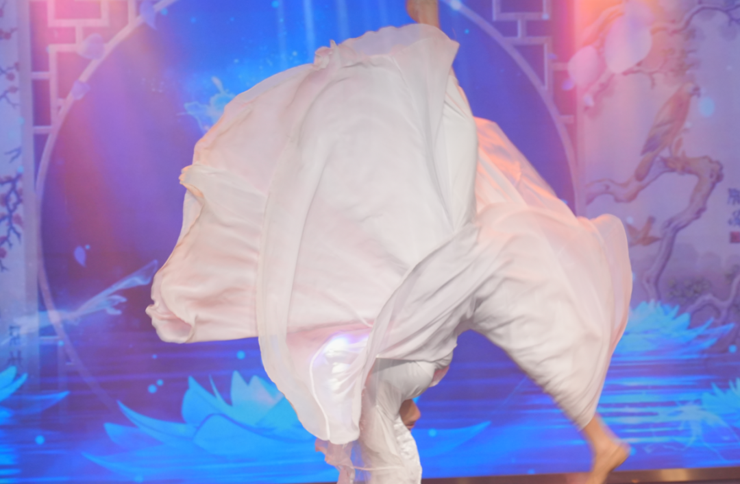 以欢笑融情，以共舞聚力 | 直击黄鹤之星独一无二的年终盛典