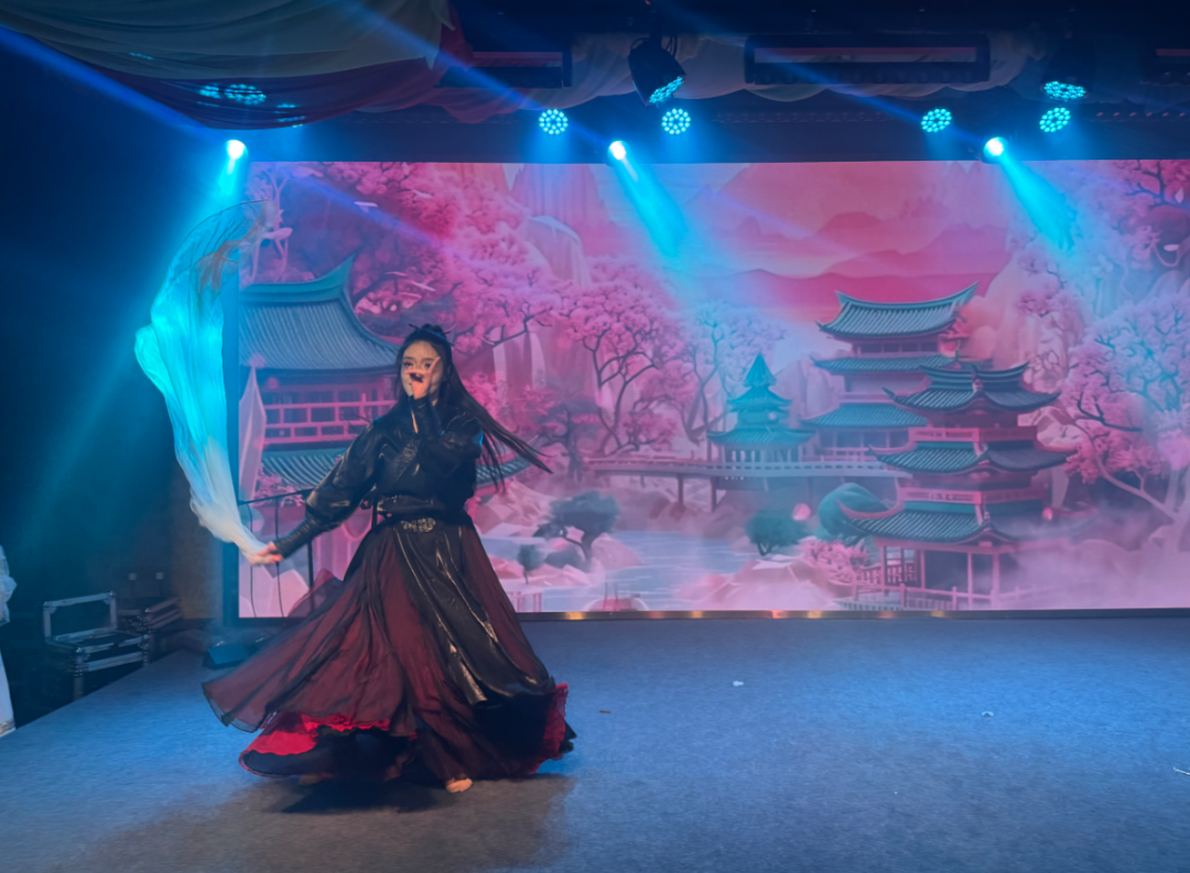 以欢笑融情，以共舞聚力 | 直击黄鹤之星独一无二的年终盛典