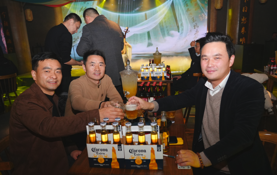 以欢笑融情，以共舞聚力 | 直击黄鹤之星独一无二的年终盛典