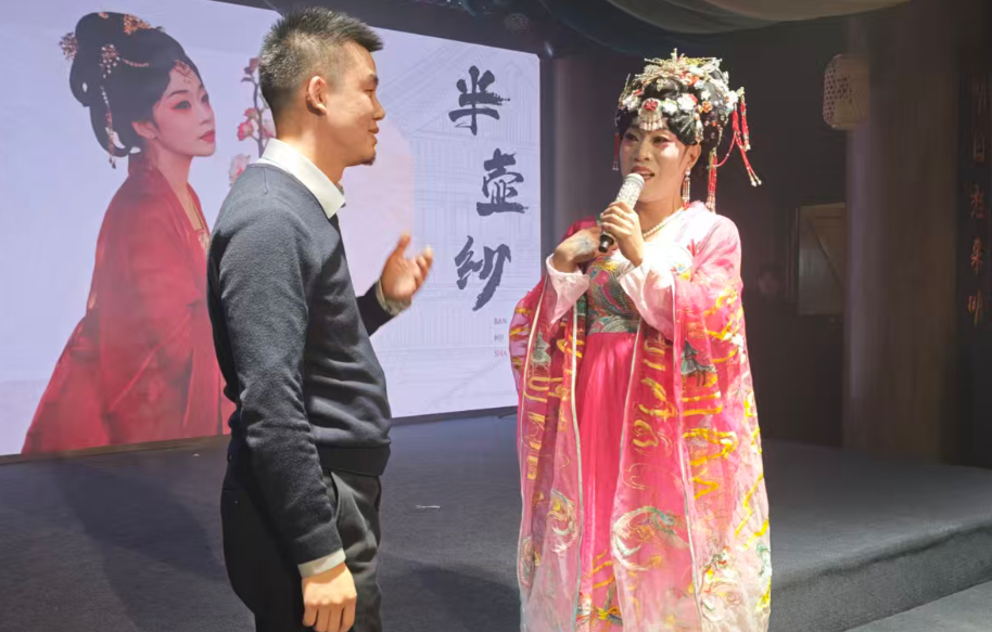 以欢笑融情，以共舞聚力 | 直击黄鹤之星独一无二的年终盛典