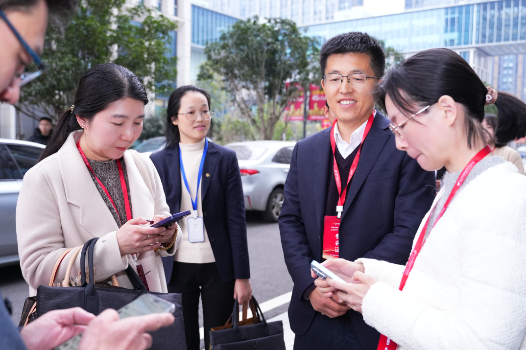 支点·冲锋号 | 第34期周三会走进智行国际，助力“人工智能+”蹄疾步稳