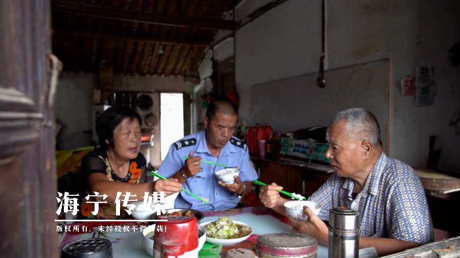 《逝世化4re》艾什莉演員最新cos：2B蜜斯姐顏值推謙