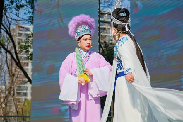 西兴年规戏演出现场