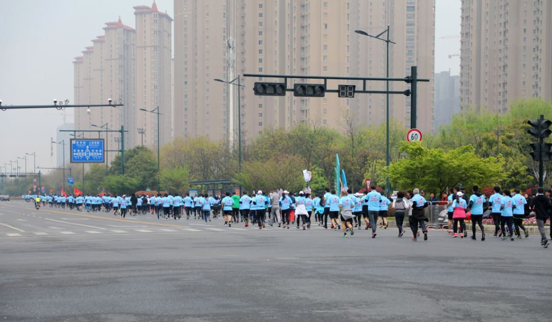 “盐马”赛事演练中 两辆车在赛道内行驶被处罚