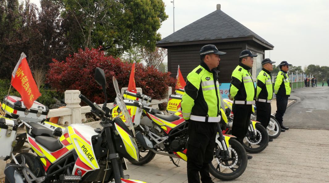 “盐马”赛事演练中 两辆车在赛道内行驶被处罚