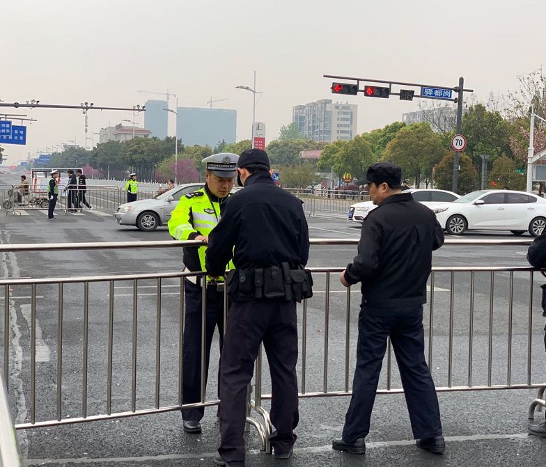 “盐马”赛事演练中 两辆车在赛道内行驶被处罚