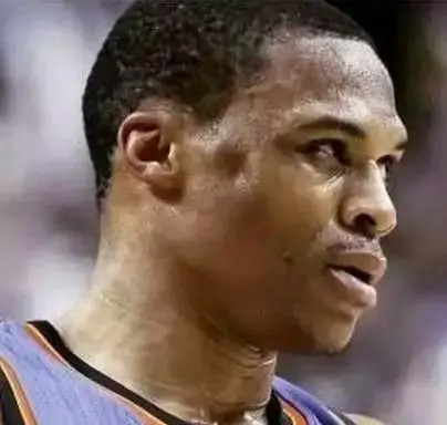NBA级力量有多逆天?詹姆斯摔倒留下刹车印,奥尼尔摧毁篮板-微信头条网 NBA级力量有多逆天?詹姆斯摔倒留下刹车印,奥尼尔摧毁篮板