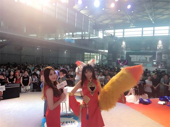 出来了!今天歪歪同学cos了妲己啊!没错!就是《王者荣耀》的妲己!