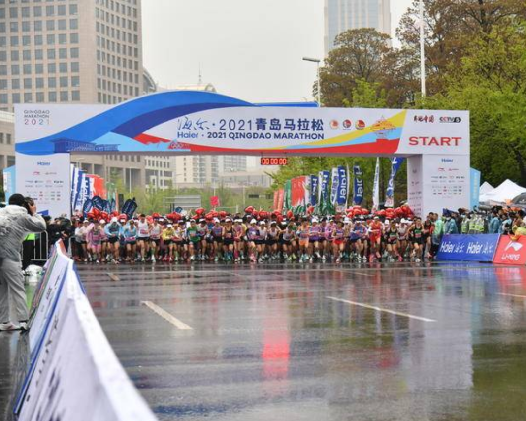 21青岛马拉松黄永政跑出奇迹以净成绩获得冠军 达州新闻