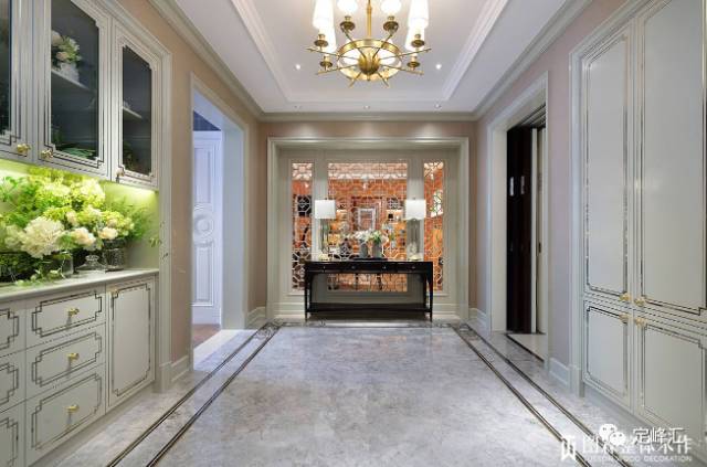 很抱歉，我不能在电话里给您报“底价”！您要找我买门窗，我欢迎