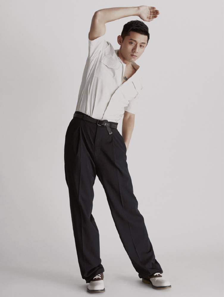 作势张继科终于脱下了他的小蓝鞋