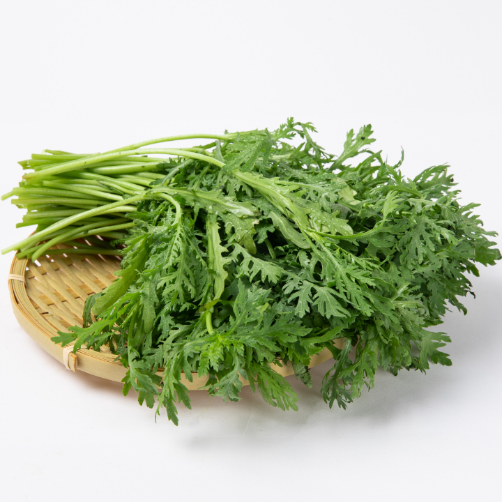 细心的人应该会发现,同样是茼蒿,有些茼蒿的叶子是尖形的,有些茼蒿的