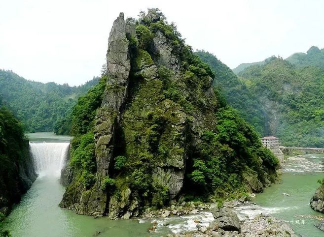 兩丫坪鎮巖鷹屙蛋大江口鎮土橋瀑布龍潭鎮冷腳瀑布北斗溪鎮飛水瀑布小