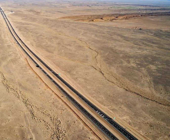 美爆了！北京到新疆縮短1300公里，世界最長沙漠公路，如詩如畫！ 旅行 第10張