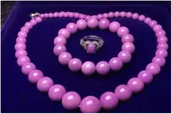 “美国紫罗兰翡翠”比缅甸翡翠颜色漂亮，品质更佳？千万别被它骗