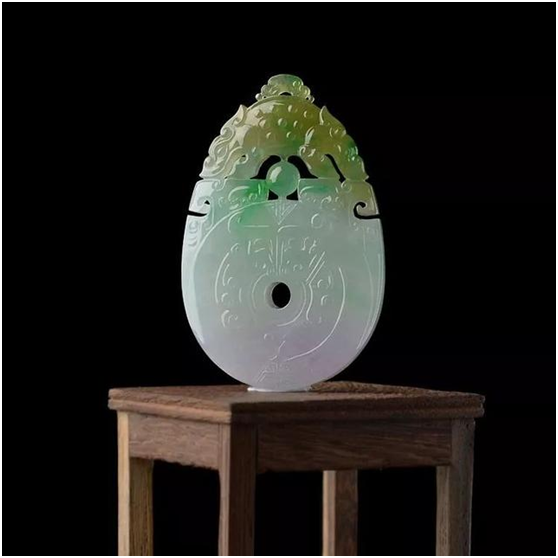 如何正确的佩戴翡翠，才会给自己带来好运？