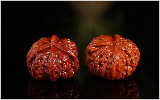 盘文玩核桃致癌？还是来把玩翡翠养生吧！