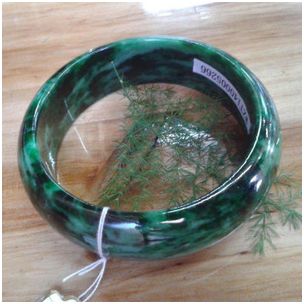 快别傻了！翡翠的飘花和癣差别大了！