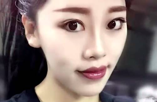 最后,王玫让姜凯好好看看素颜后自己的样子,问姜凯能