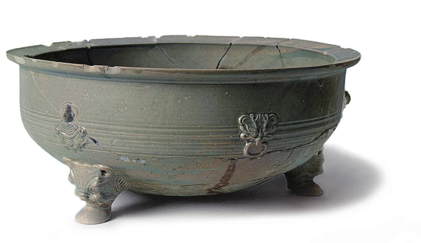 当世人认识了它的非凡价值时,"东方陶瓷热"便迅速升温.