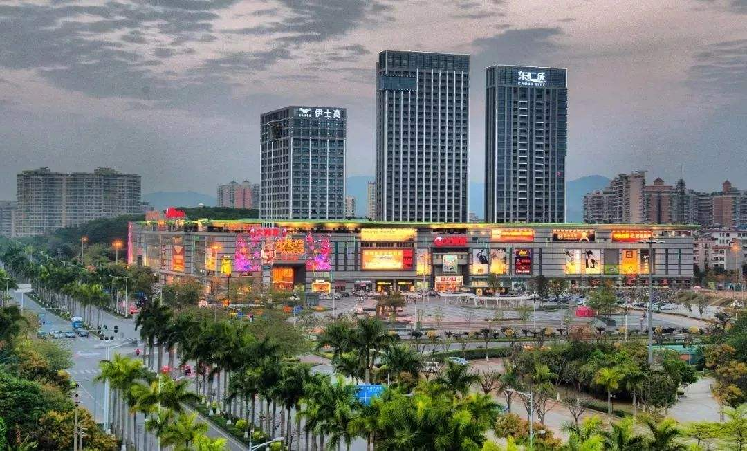 刚需上车盘【时代名著】在售77-121m²，华师附小!