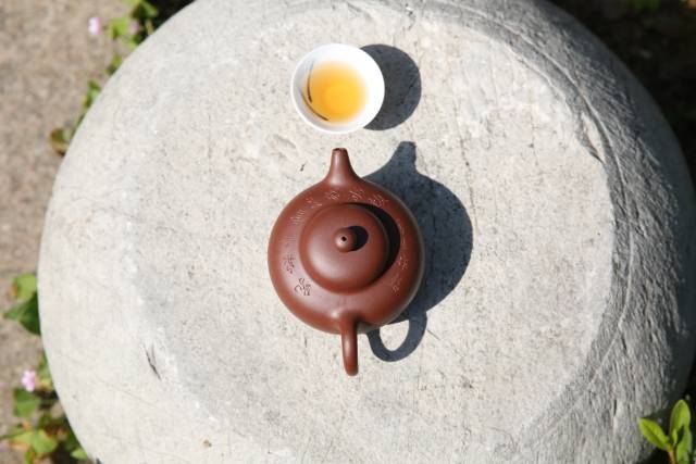 一个人喝酒，可能是闷酒；一个人喝茶，却是境界