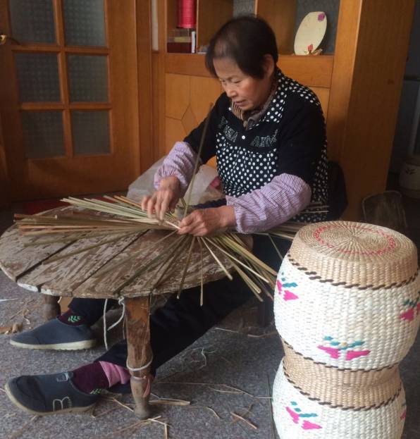 麻大湖草编工艺品:坐墩儿