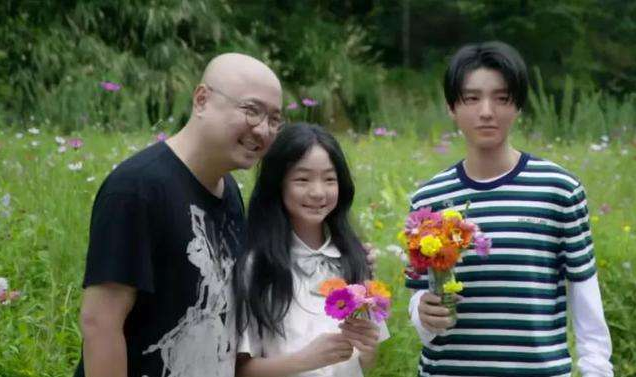 5岁被嘲“最丑星二代”，10岁近照逆袭“人间腿精”吓傻网友：黄多多，你输了（组图） - 20