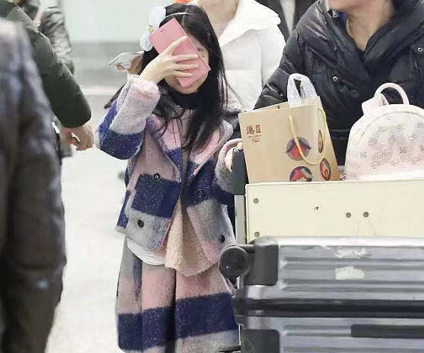 5岁被嘲“最丑星二代”，10岁近照逆袭“人间腿精”吓傻网友：黄多多，你输了（组图） - 22
