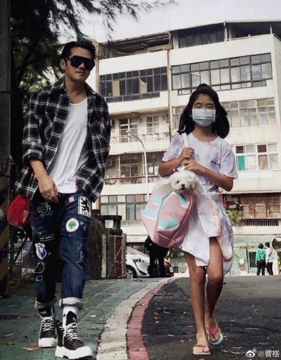 5岁被嘲“最丑星二代”，10岁近照逆袭“人间腿精”吓傻网友：黄多多，你输了（组图） - 2